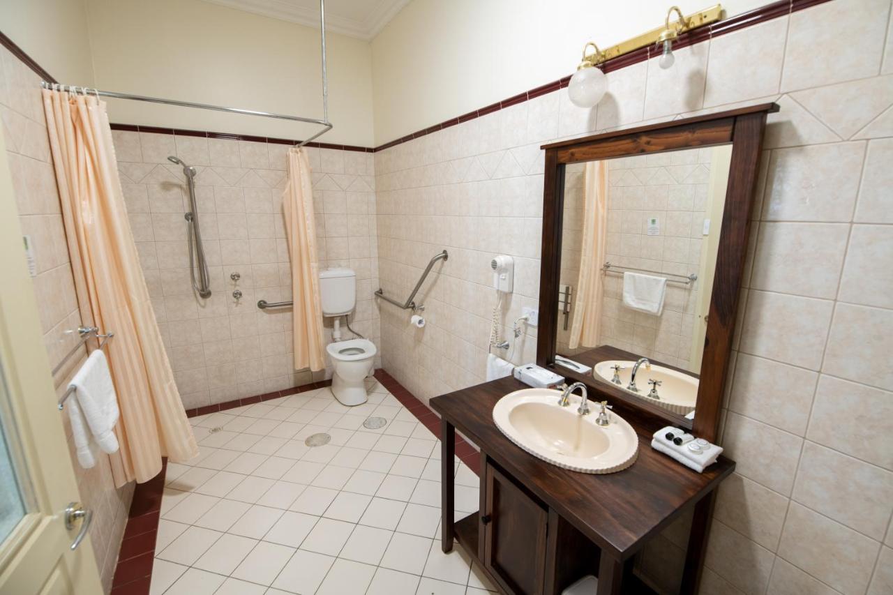 Bentley'S Hotel Clare Ngoại thất bức ảnh