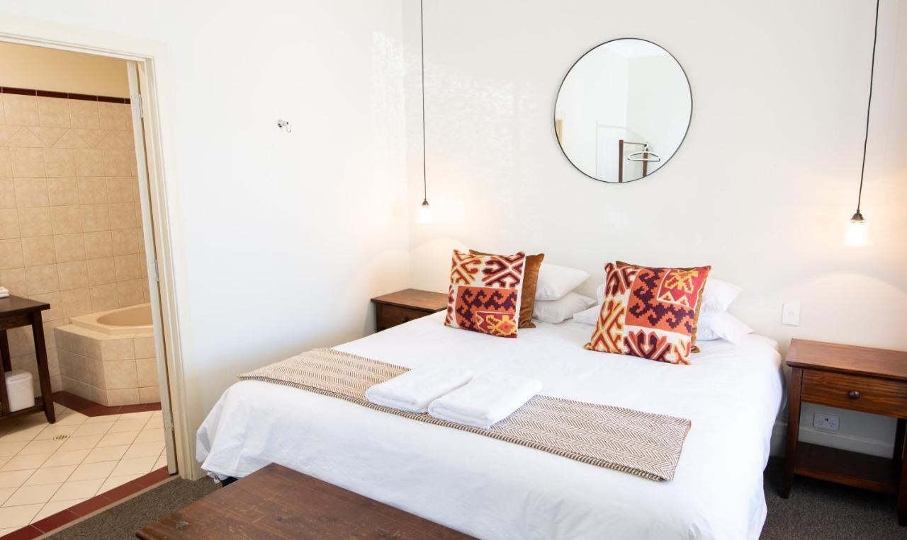 Bentley'S Hotel Clare Ngoại thất bức ảnh