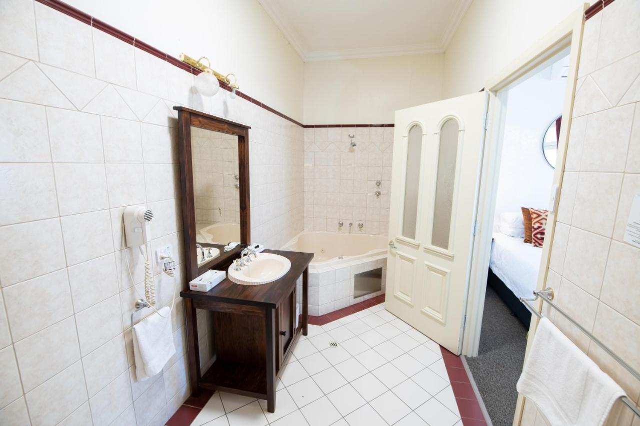 Bentley'S Hotel Clare Ngoại thất bức ảnh