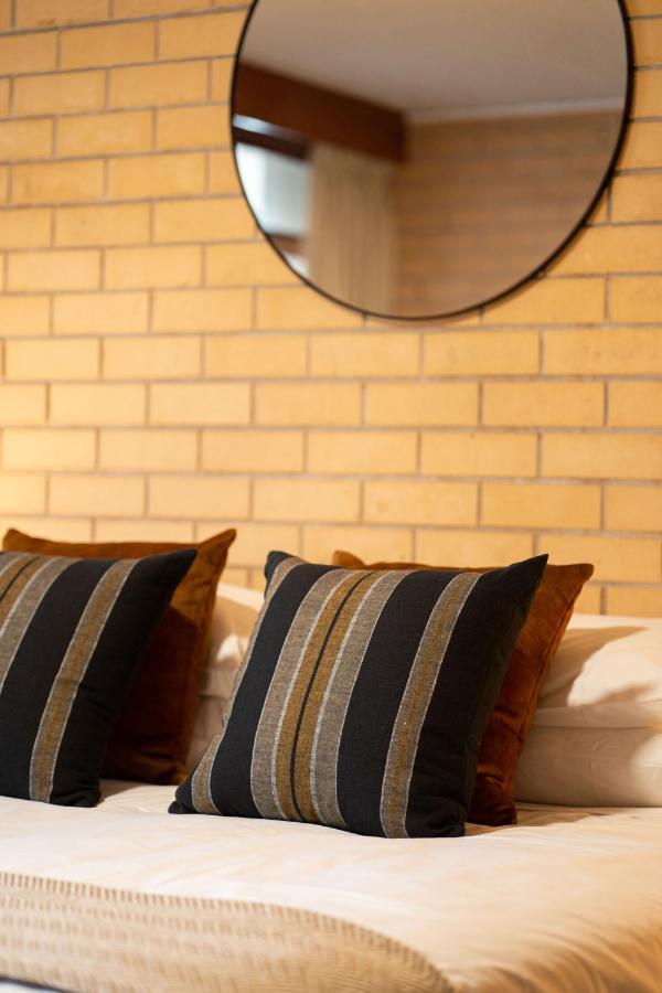 Bentley'S Hotel Clare Ngoại thất bức ảnh