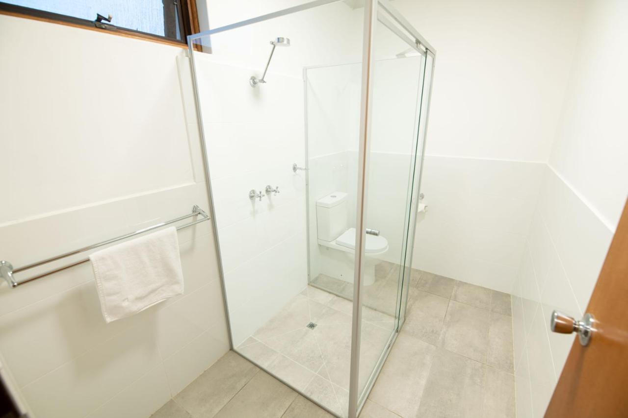 Bentley'S Hotel Clare Ngoại thất bức ảnh